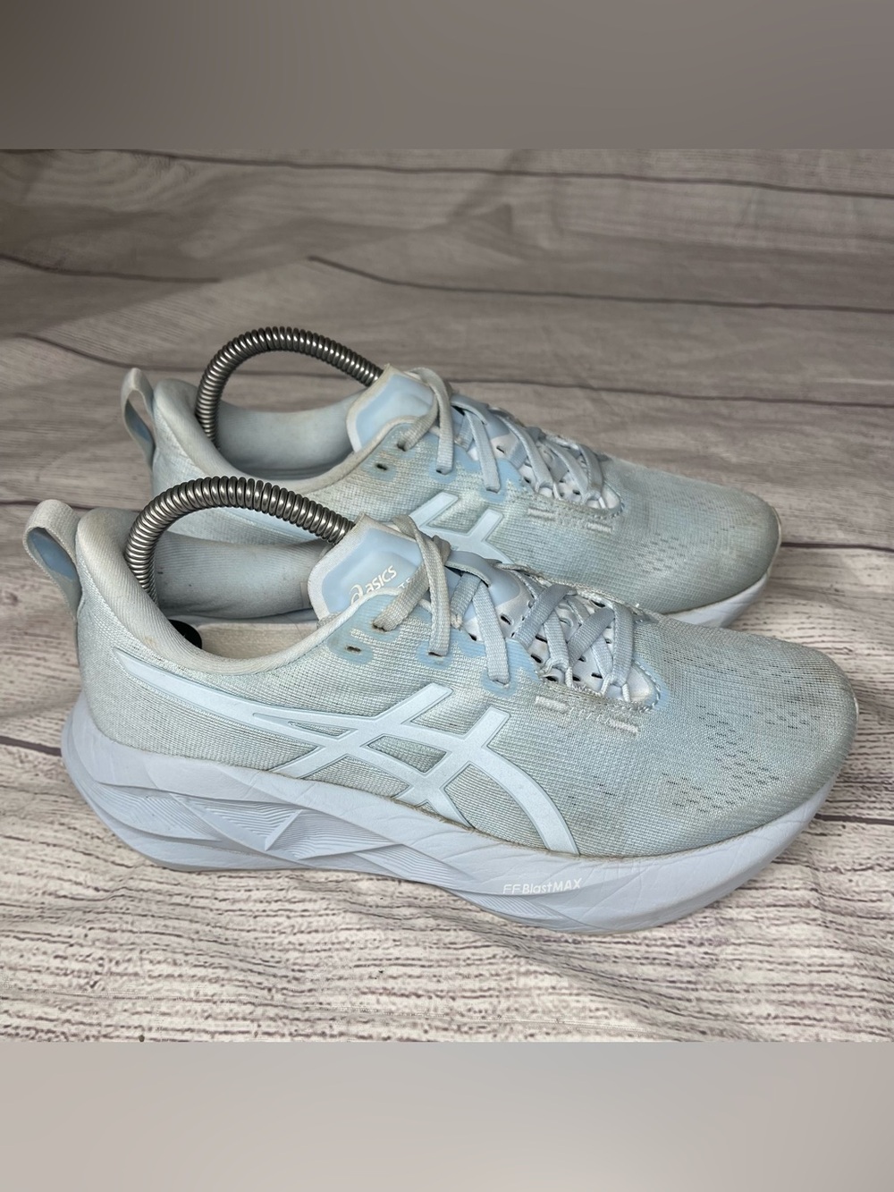 ASICS Women’s 7.5 Novablast 5 Lite Show Blue Athletic Shoes
